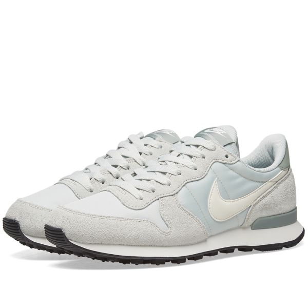 nike internationalist silver