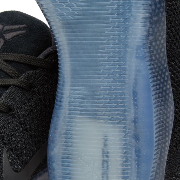 nike kobe triple black